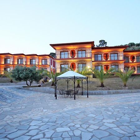 Ta 2 Pefka - Petros Italos Neos Marmaras Extérieur photo