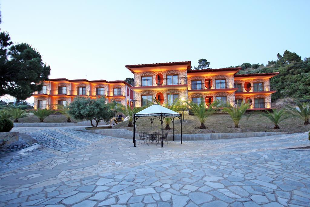 Ta 2 Pefka - Petros Italos Neos Marmaras Extérieur photo