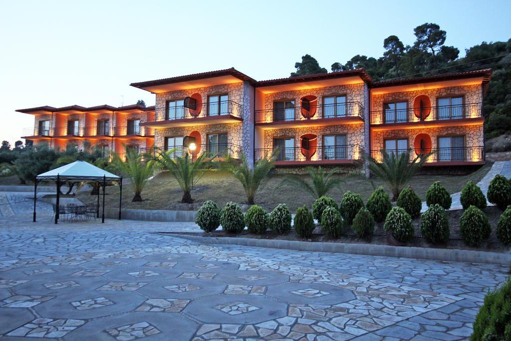 Ta 2 Pefka - Petros Italos Neos Marmaras Extérieur photo