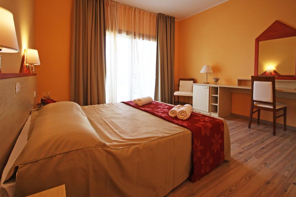 Ta 2 Pefka - Petros Italos Neos Marmaras Chambre photo