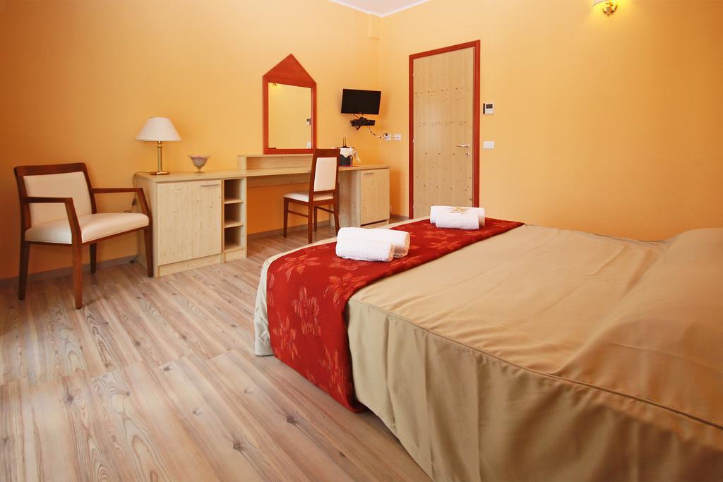 Ta 2 Pefka - Petros Italos Neos Marmaras Chambre photo