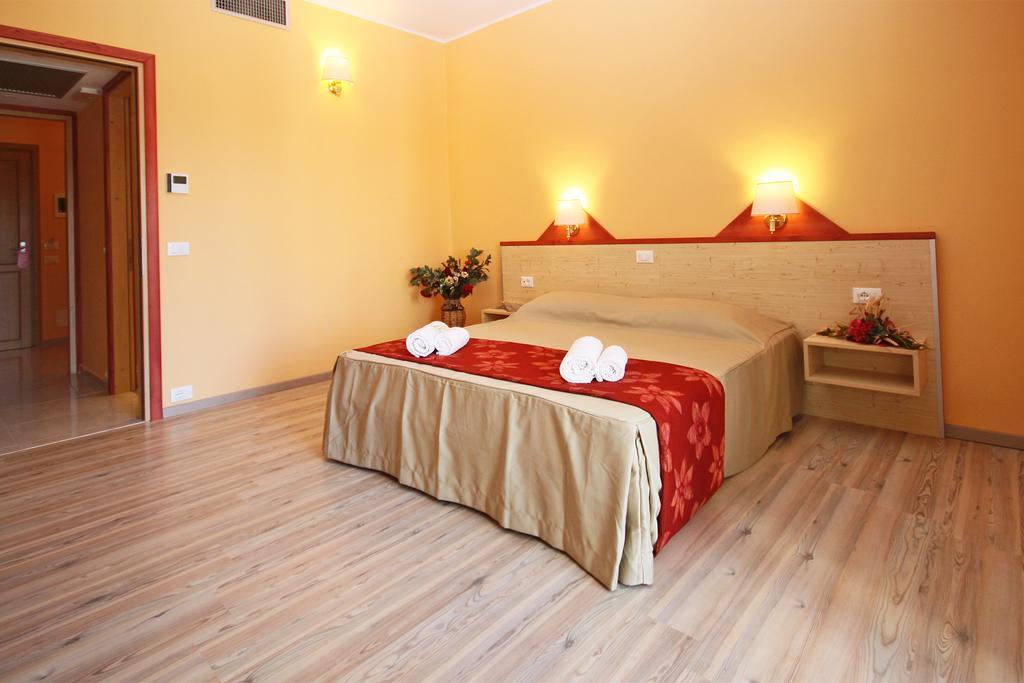 Ta 2 Pefka - Petros Italos Neos Marmaras Chambre photo